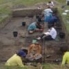 Researchers from MAE-USP and GRUPEP-UNISUL excavating the Galheta IV site in 2006 (Paulo DeBlasis/FAPESP)