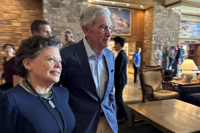 Federal Reserve Chair Jerome Powell heads into the opening dinner at the Kansas City Fed’s annual economic symposium in Jackson Hole, Wyoming on August 22, 2024. REUTERS/Ann Saphir/File Photo