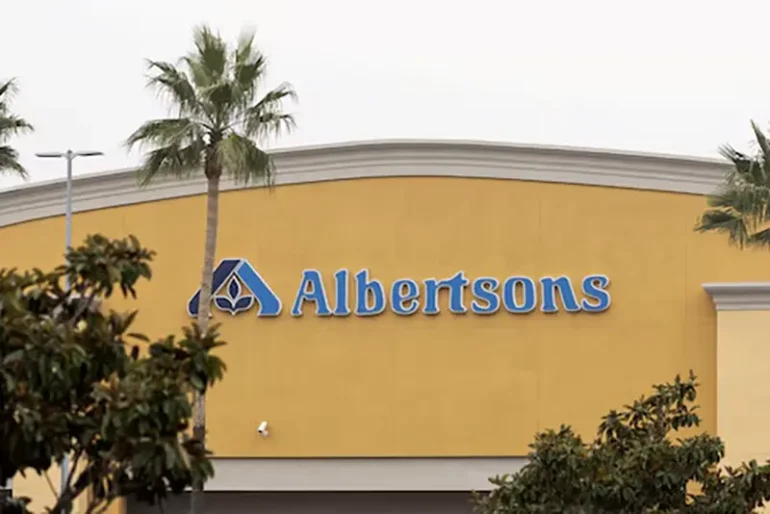 The Albertsons logo is seen on an Albertsons grocery store, as Kroger agrees to buy rival Albertsons in a deal to combine the two supermarket chains, in Riverside, California, U.S., October 14, 2022. REUTERS/Aude Guerrucci/File Photo