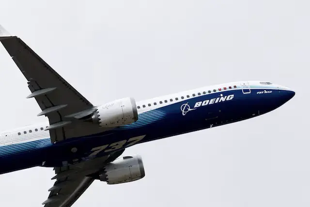 A Boeing 737 MAX-10 performs a flying display at the 54th International Paris Airshow at Le Bourget Airport near Paris, France, June 20, 2023. REUTERS/Benoit Tessier/File Photo