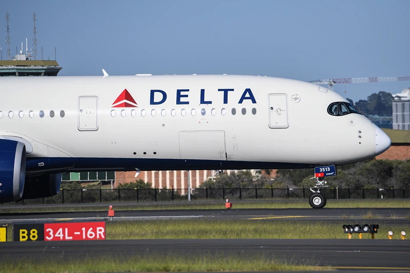 A Delta airlines aircraft landing from Los Angeles at Kingsford Smith International airport on October 31, 2021 in Sydney, Australia. Australia's COVID-19 border restrictions will ease from Monday 1 November to allow quarantine-free travel. Fully vaccinated international travellers into New South Wales and Victoria will no longer be required to enter mandatory hotel quarantine. Australian citizens will also be able to leave the country without requiring a travel exemption. Prior to the restrictions lifting on 1 November, all international arrivals are required to complete 14-days of mandatory hotel quarantine. (Photo by James D. Morgan/Getty Images)