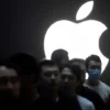 People line up at an Apple Store in Shanghai, China September 22, 2023. REUTERS/Aly Song/File Photo