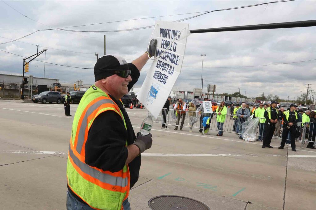 Politics: Longshoremen's Union Fight Vs. Automation Strangles Us Growth