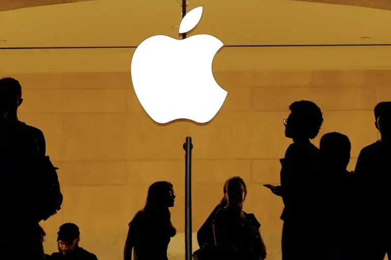 Customers walk past an Apple logo inside of an Apple store at Grand Central Station in New York, U.S., August 1, 2018. REUTERS/Lucas Jackson/File Photo