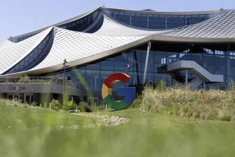 The logo of Google is seen outside Google Bay View facilities during the Made by Google event in Mountain View, California, U.S. August 13, 2024. REUTERS/Manuel Orbegozo/File Photo