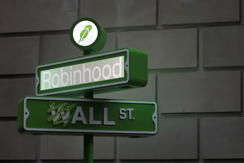 The logo of Robinhood Markets, Inc. is seen at a pop-up event on Wall Street after the company's IPO in New York City, U.S., July 29, 2021. REUTERS/Andrew Kelly/File Photo