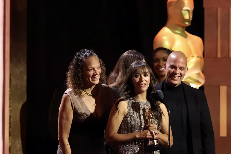 Quincy Jones' daughter Rashida Jones reacts while accepting the Honorary Award on behalf of her late father during the Academy of Motion Picture Arts and Sciences 15th Governors Awards at the Ray Dolby Ballroom in Los Angeles, California, U.S. November 17, 2024. REUTERS/Mario Anzuoni