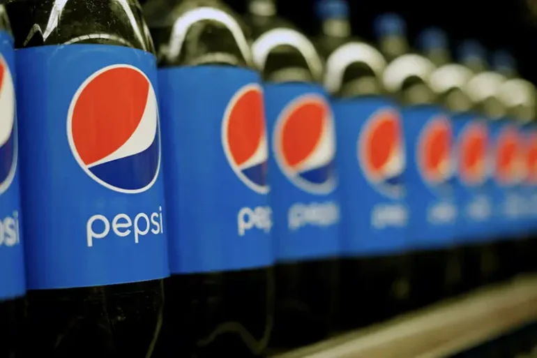 Bottles of Pepsi are pictured at a grocery store in Pasadena, California, U.S., July 11, 2017. REUTERS/Mario Anzuoni/File Photo/File Photo