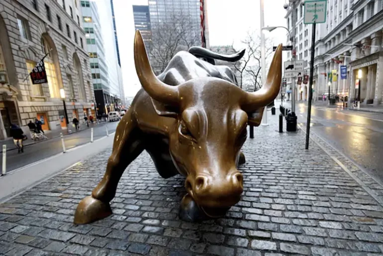 The Wall Street bull is seen in the financial district in New York, U.S., March 7, 2017. REUTERS/Brendan McDermid/File Photo