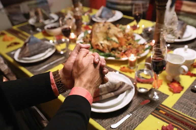 Politics: Poll Finds Many Expect Political Arguments At Thanksgiving –