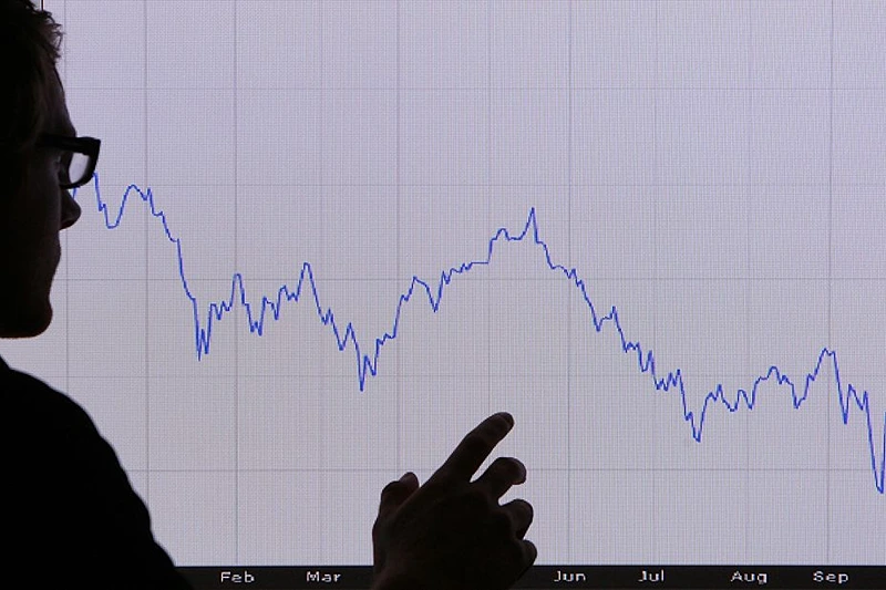 Politics: U.s. Jobs Report Falls Short Of Expectations, Raising Economic