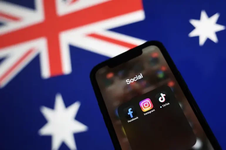 Facebook, Instagram and TikTok apps are seen on a smartphone in front of an Australian flag, in this illustration taken November 29, 2024. REUTERS/Edgar Su/Illustration