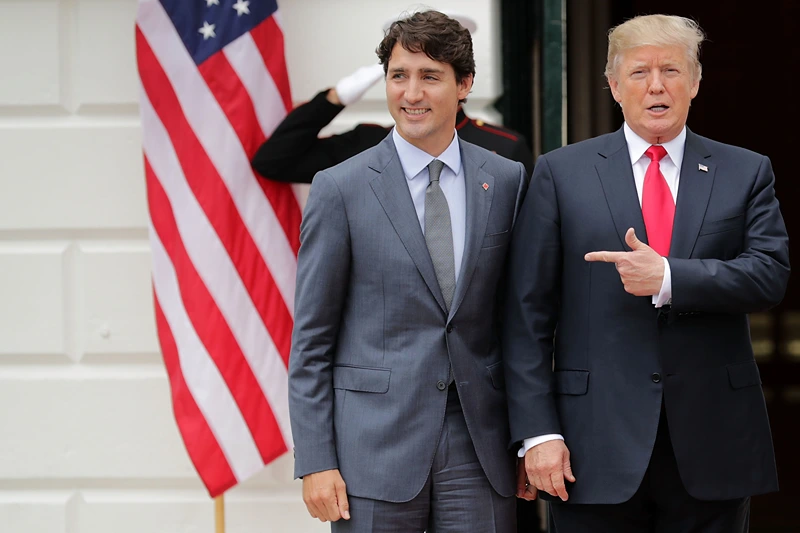 WASHINGTON, DC - OCTOBER 11: (L-R) Canadian Prime Minister Justin Trudeau (L) and U.S. President Donald Trump pose for photographs at the White House October 11, 2017 in Washington, DC. The United States, Canada and Mexico are currently engaged in renegotiating the 25-year-old North American Free Trade Agreement. (Photo by Chip Somodevilla/Getty Images)