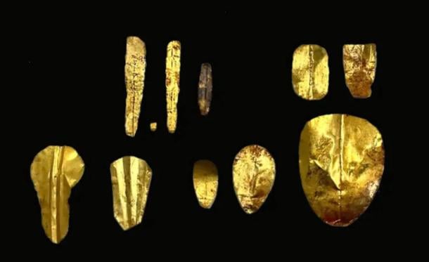 Gold tongues and fingernails found at Oxyrhynchus.