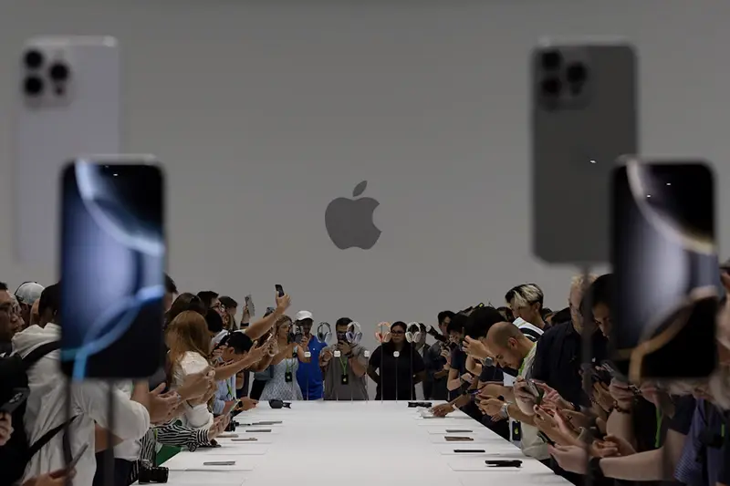 Attendees test the iPhone 16 Pro as Apple holds an event at the Steve Jobs Theater on its campus in Cupertino, California, U.S. September 9, 2024. REUTERS/Manuel Orbegozo/File Photo