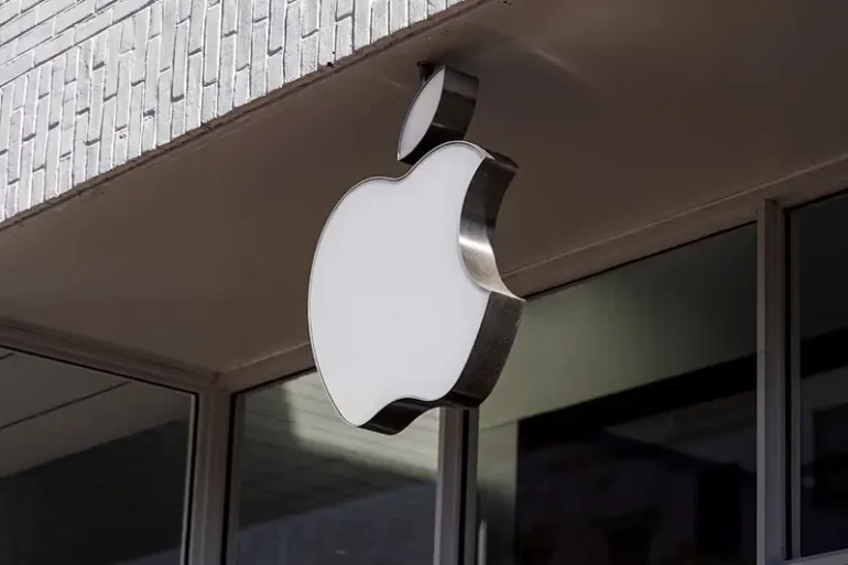 Logo of an Apple store is seen as Apple Inc. reports fourth quarter earnings in Washington, U.S., January 27, 2022. REUTERS/Joshua Roberts/File Photo