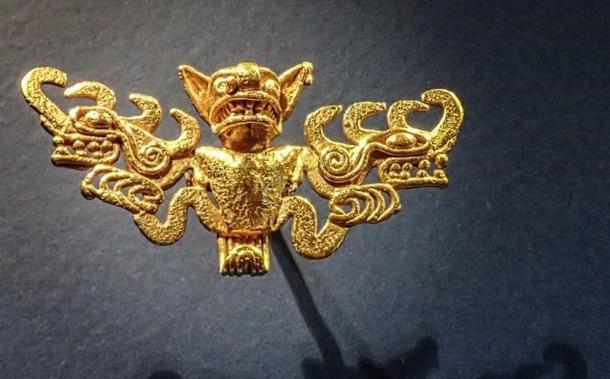 Gold pendant from the Panama culture