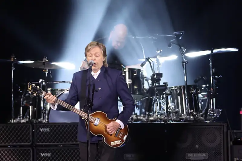 Musician Paul McCartney performs during his Got Back tour at SoFi Stadium in Inglewood, California, U.S., May 13, 2022. REUTERS/Mario Anzuoni/File Photo