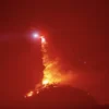 A helicopter drops water as the Hughes Fire burns near Castaic Lake, north of Santa Clarita, California, U.S. January 22, 2025. REUTERS/Ringo Chiu/File Photo