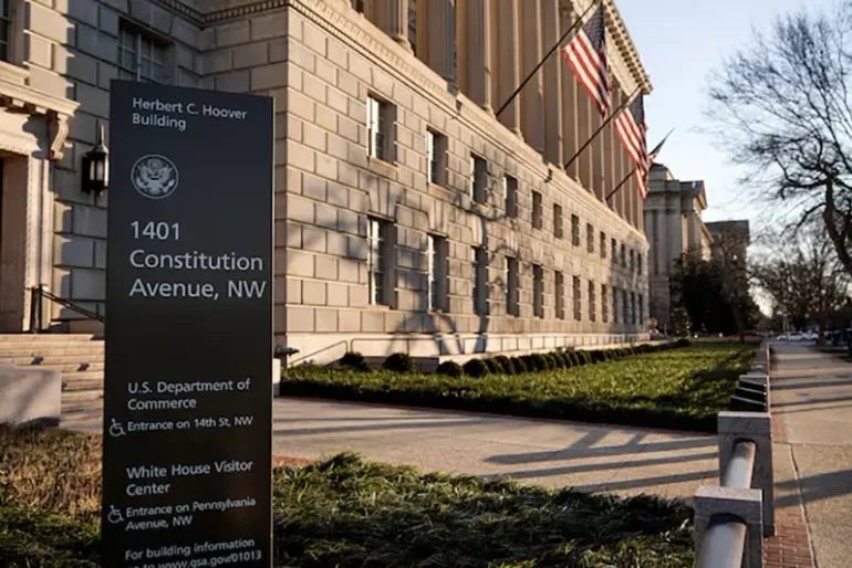 The Department of Commerce building in Washington, U.S., January 26, 2022. REUTERS/Joshua Roberts/File Photo