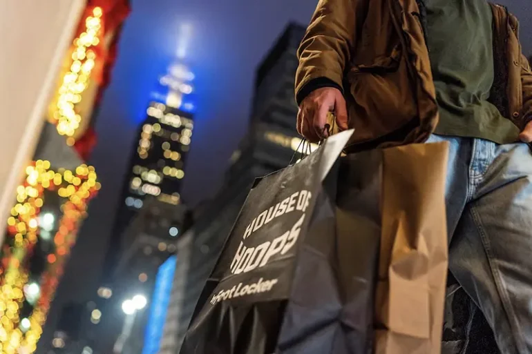 A man carries his shopping bags during the holiday season in New York City, U.S., December 10, 2023. REUTERS/Eduardo Munoz/File Photo