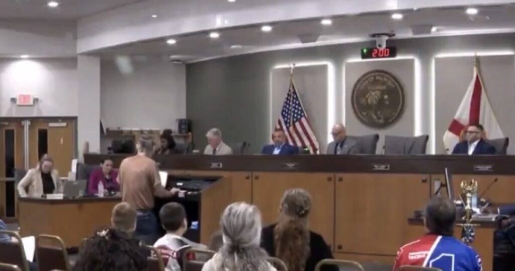 Another Florida City Votes Against Adding Fluoride To Water * 100PercentFedUp.com * by Danielle