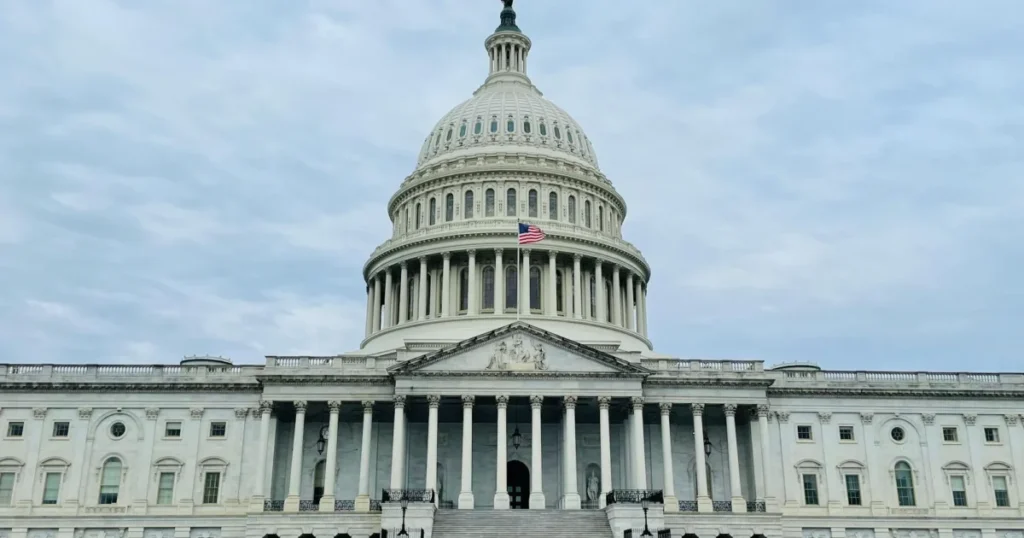 Man Arrested By U.S. Capitol Police For Allegedly Attempting To Enter With Machete And Knives * 100PercentFedUp.com * by Danielle