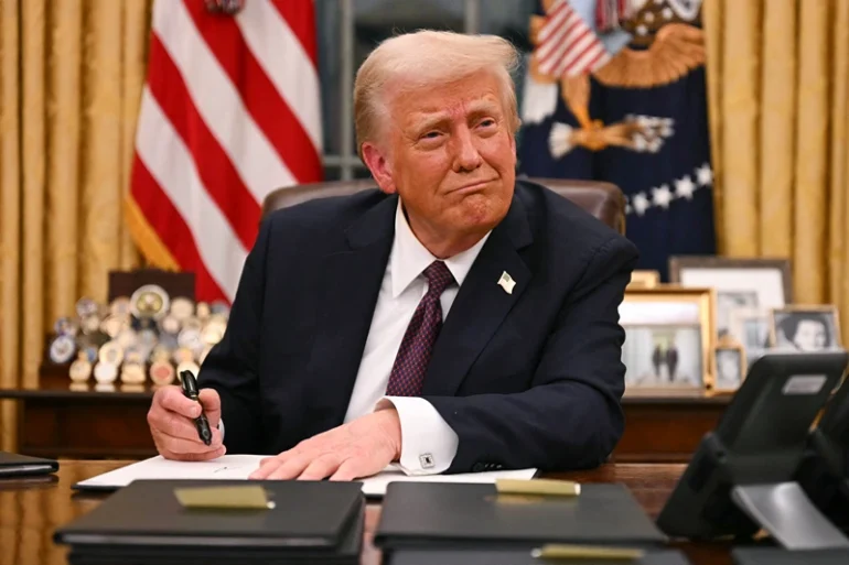 US President Donald Trump signs executive orders in the Oval Office of the White House in Washington, DC, on January 20, 2025. (Photo by Jim WATSON / POOL / AFP) (Photo by JIM WATSON/POOL/AFP via Getty Images)