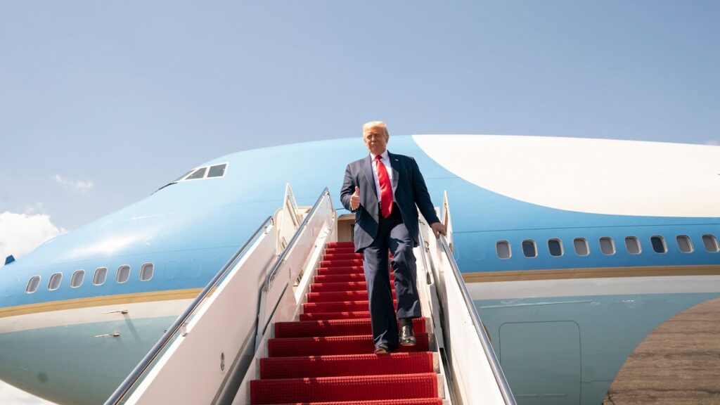 #BREAKING: President Trump Boards Air Force One on his way to the Inauguration!