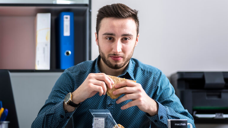 Satire News: Man Decides Eating Lunch Without Headphones On Counts