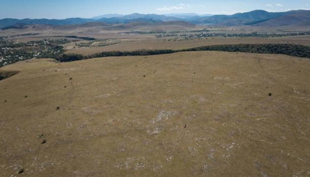 Aerial view of the outer enclosure of the settlement, looking back into Dmanisis Gore from the northwest.