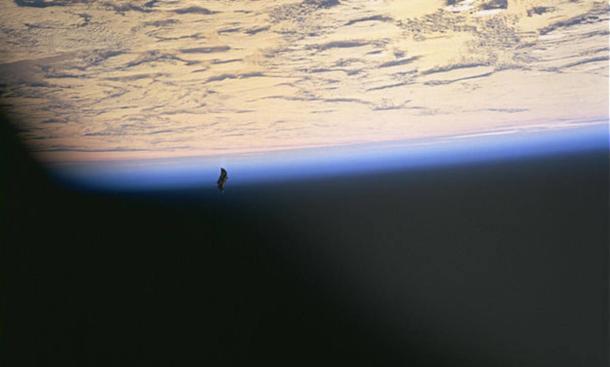 The purported Black Knight Satellite photographed by the STS-88 Endeavour mission crew