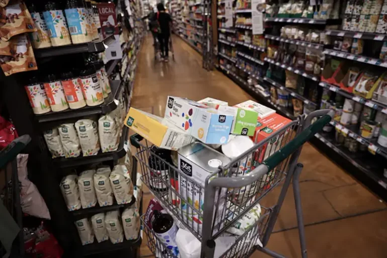 A shopping cart is seen in a supermarket as inflation affected consumer prices in Manhattan, New York City, U.S., June 10, 2022. REUTERS/Andrew Kelly