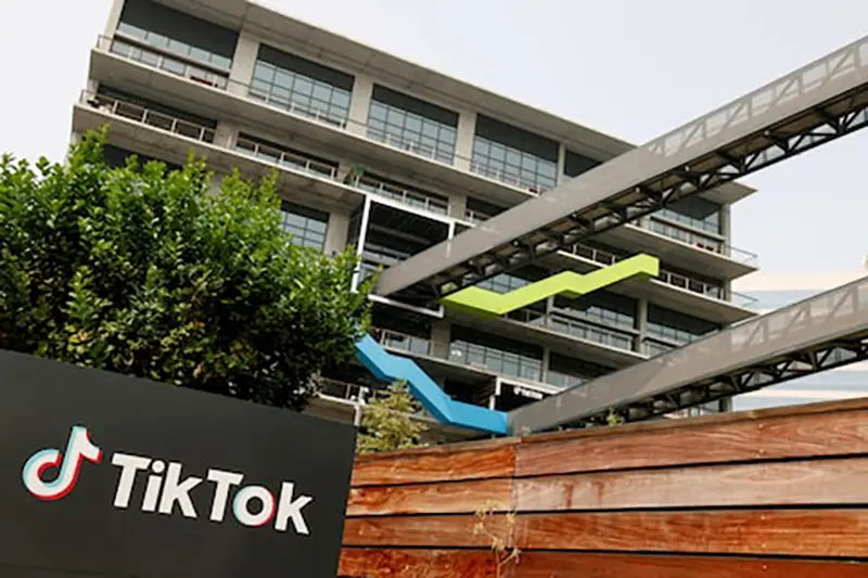 The U.S. head office of TikTok is shown in Culver City, California, U.S., September 15, 2020. REUTERS/Mike Blake/File Photo