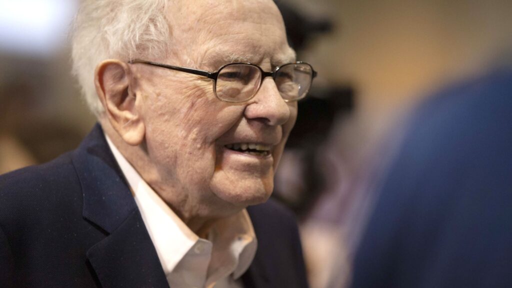 Stock Market: Warren Buffett Amasses More Cash And Sells More