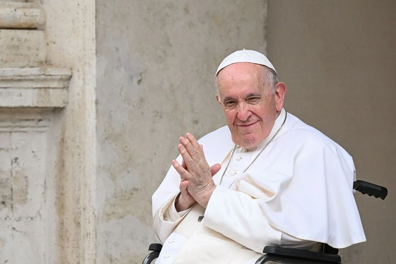 Pope Francis, seated in a wheelchair following knee treatment, presides over "The Cortile dei Bambini" (The Children's Courtyard) encounter with children coming from all over Italy, on June 4, 2022 at San Damaso courtyard in The Vatican. (Photo by Tiziana FABI / AFP) (Photo by TIZIANA FABI/AFP via Getty Images)