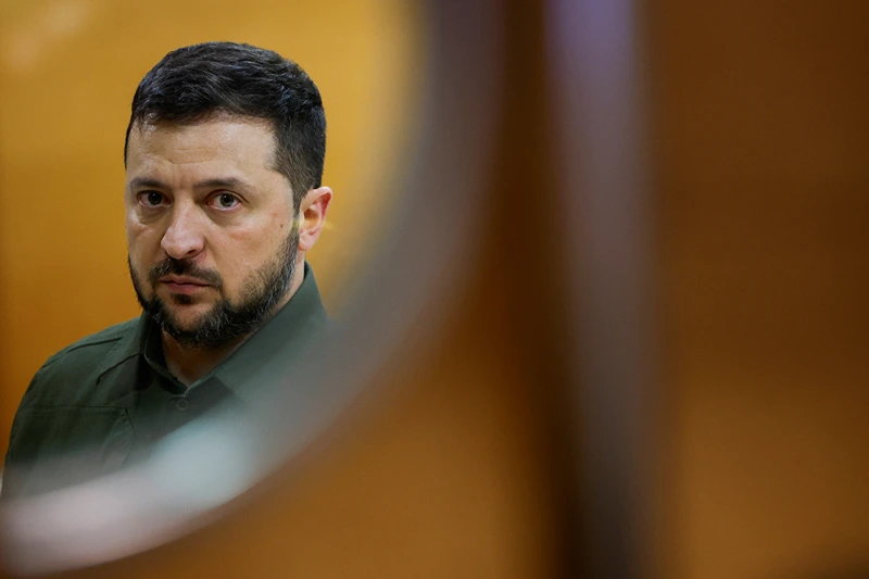 GRANADA, SPAIN - OCTOBER 5: Ukraine's President Volodymyr Zelenskyy poses for a photo before a meeting with British Prime Minister Rishi Sunak during the European Political Community summit at the Palacio de Congreso on October 5, 2023 in Granada, Spain. Heads of state or government are expected to attend the meeting from all 27 EU member states and 20 European non-members, with the main focus of the summit being the 2022 Russian invasion of Ukraine and artificial intelligence. (Photo by Juan Medina - Pool/Getty Images)