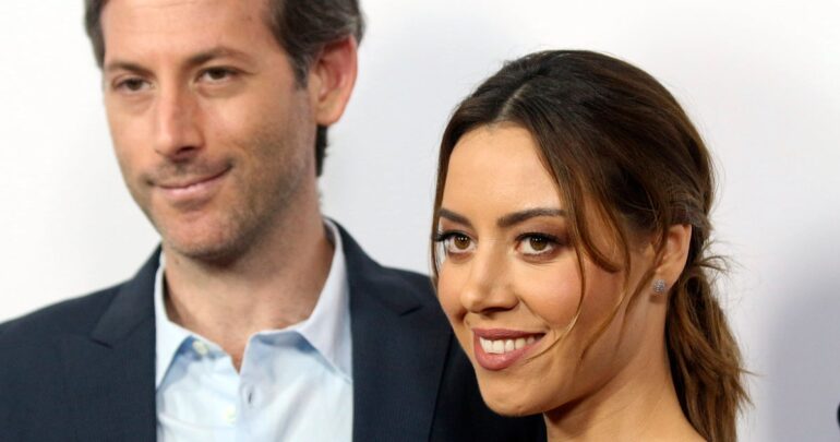 Travel & lifestyle: aubrey plaza separated from husband 4 months