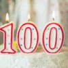 Candles shaped as 100 on a cake.