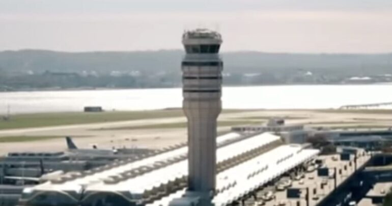 Near-Misses Between Commercial Jet And Military Helicopter At Reagan National Airport AGAIN, Probe Launched * 100PercentFedUp.com * by Danielle