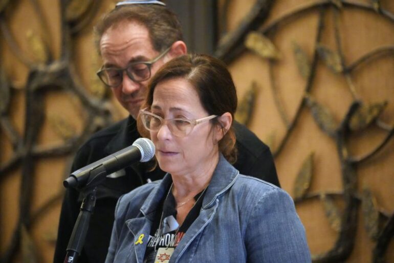 Politics: parents of american israeli hostage omer nuetra applaud trump for