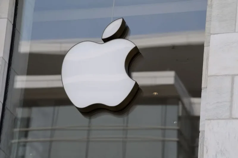 The Apple logo is seen at the entrance of an Apple store in Washington, DC, on September 14, 2021. (Photo by NICHOLAS KAMM/AFP via Getty Images)