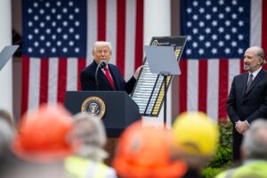 Politics: court allows trump tariffs to remain in effect