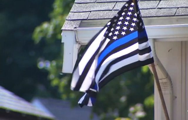 Politics: homeowner beats teens who stole his thin blue line