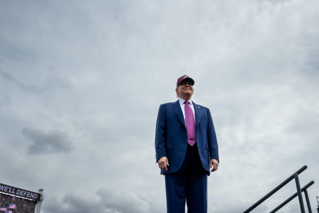 Politics: trump calls for massive expansion of ice raids in