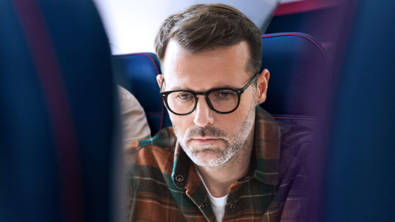 Satire news: whole flight spent reading ‘war and peace’ over