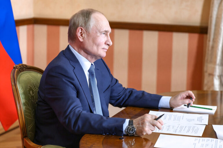 Politics: trump's pressure plan for putin: letters