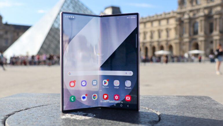 Science & tech: last minute leak of samsung galaxy z fold