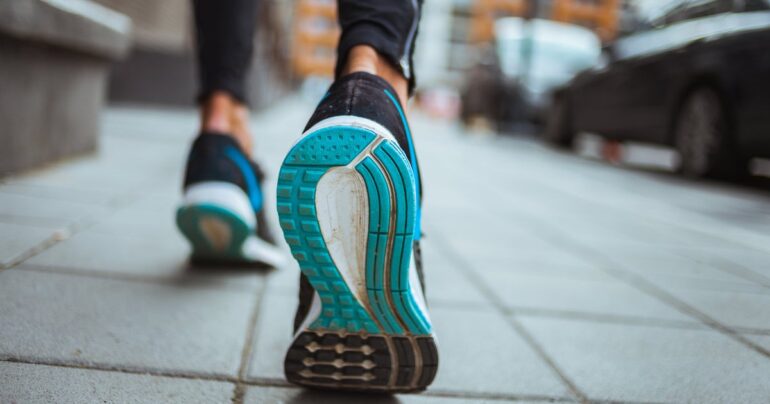 Travel & lifestyle: new study reveals how many steps reduce