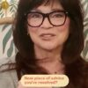 Valerie Bertinelli holding a card that says, "Best piece of advice you've received? NOT TO DO."